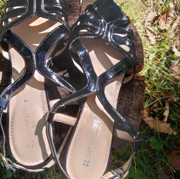 ⬇️ Price Drop!⬇️ Naturalizer Dress Wedge Sandals in size 8.5 - Picture 2 of 3
